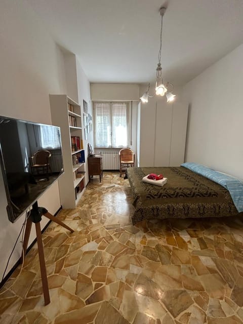 TV and multimedia, Photo of the whole room, Bedroom