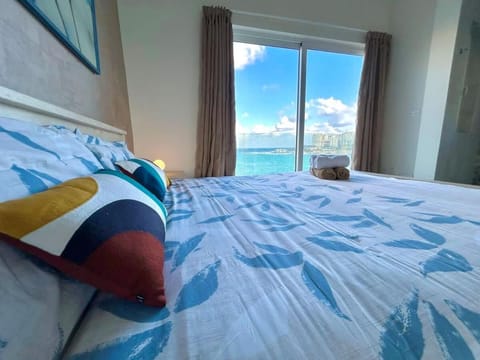 Stunning Seafront Duplex in Best Location Apartment in Sliema