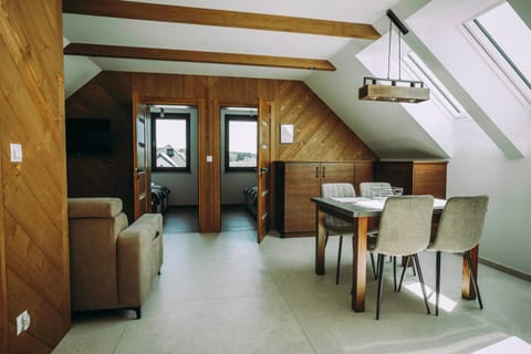 TV and multimedia, Kitchen or kitchenette, Living room, Seating area, Dining area