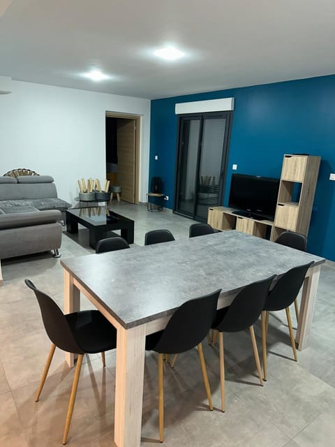 La Résidence Degas 4 chambres House in Joué-lès-Tours