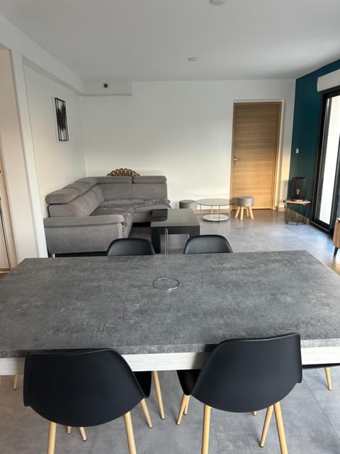 La Résidence Degas 4 chambres House in Joué-lès-Tours