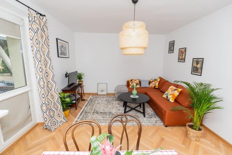 On-site shops, TV and multimedia, Balcony/Terrace, internet