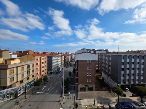 Property building, Off site, Day, Neighbourhood, Natural landscape, Bird's eye view, City view, Street view, Location