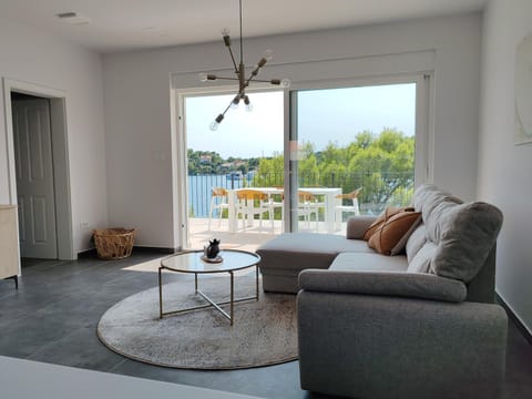 Natural landscape, Balcony/Terrace, Living room, Seating area