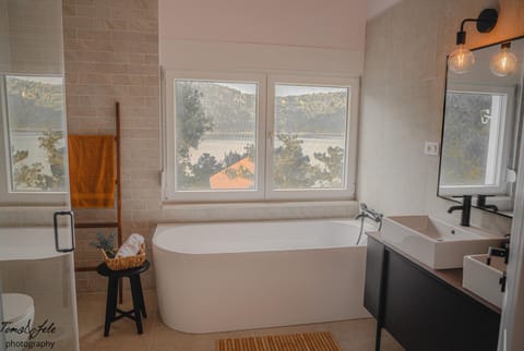 Shower, Bathroom, View (from property/room), Sea view, Bath