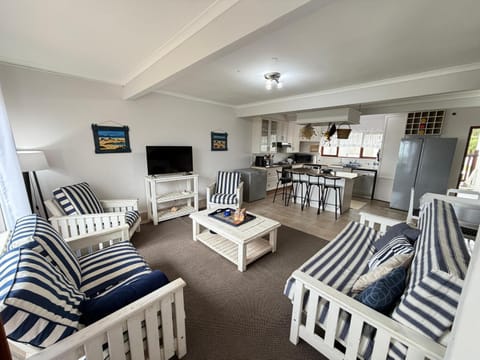 Communal lounge/ TV room, TV and multimedia, Living room