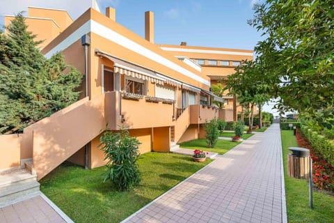 Property building, Spring, Day, Garden, Garden, Garden view