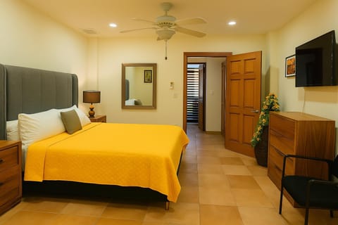 Bed, TV and multimedia, Photo of the whole room, Bedroom, wardrobe