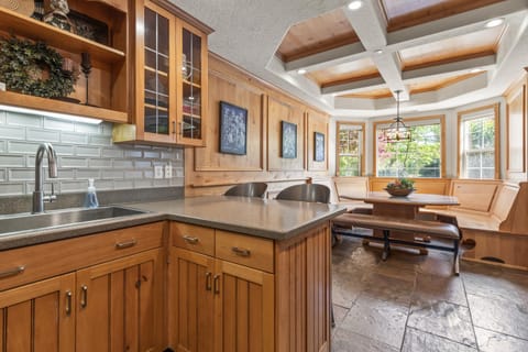 Zermatt Luxury Chalet Sleeps 14! House in Midway