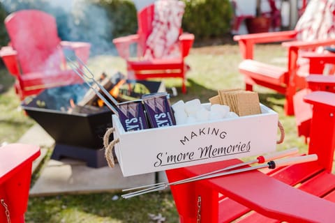 Hoosier Memories - Firepit, Pool Table, Steps to Campus House in Bloomington