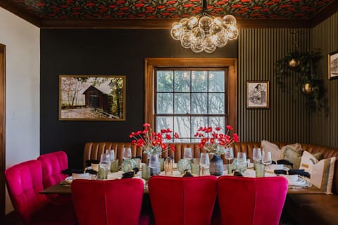 Hoosier Memories - Firepit, Pool Table, Steps to Campus House in Bloomington
