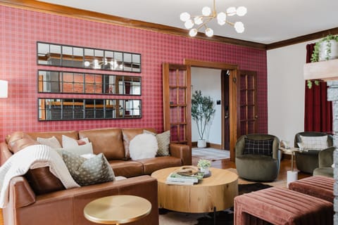 Hoosier Memories - Firepit, Pool Table, Steps to Campus House in Bloomington