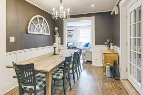 2 Mi to Ark Encounter Condo on Main Street! Apartment in Williamstown