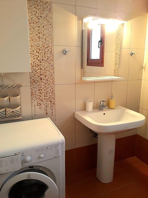 Vicky's house House in Islands