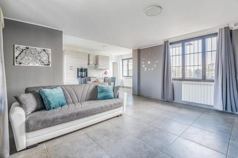 Kitchen or kitchenette, Living room, Seating area, internet
