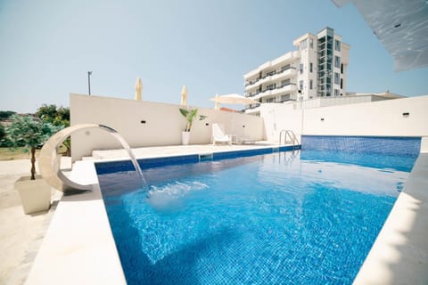 Pool view, Swimming pool, sunbed