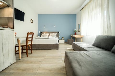 Seaside Studio in Nea Peramos, Sleeps 4 Apartment in Nea Peramos