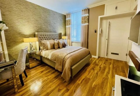 Isle Be Back-Ground Floor Flat Apartment in England