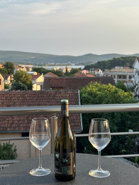 Day, Natural landscape, View (from property/room), Balcony/Terrace, Sea view, Alcoholic drinks