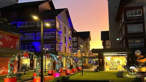 Property building, Night, Evening entertainment, On site, City view