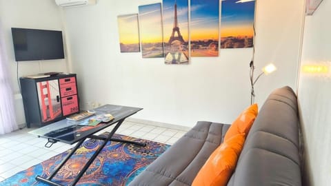 TV and multimedia, Seating area