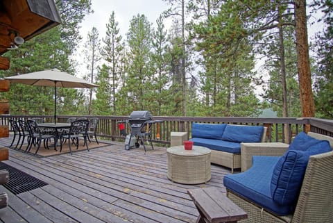 Large Wraparound Deck, Foosball Table, Close to Beacon Landing Marina House in Rocky Mountain National Park