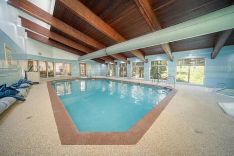 Beaver Village 1712 - Nicely Updated, 2 Queens Plus 2 Twins, Pool, Hot Tubs, Sauna Apartment in Fraser