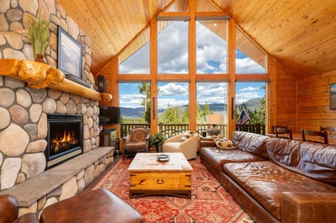 Outdoor Dining and Firepit, Pet Friendly, Breathtaking Views, High End Cabin Cabin in Rocky Mountain National Park