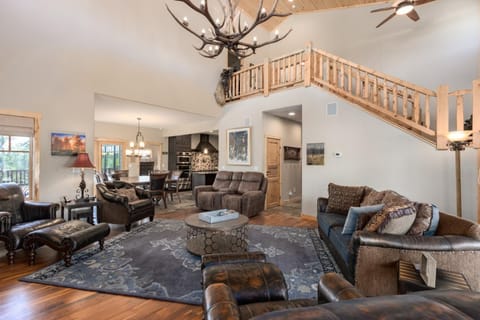 Incredible Views, Hiking from the Property, 4 Ensuite Baths, Luxury Home House in Rocky Mountain National Park