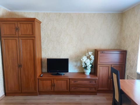 Communal lounge/ TV room, hair dresser, wardrobe