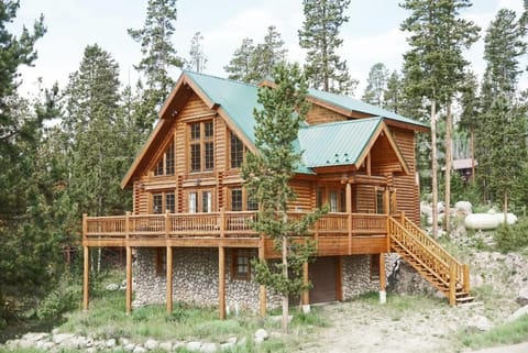 Spacious Cabin - Quality Finishes & Furniture, 2 Large Bedroom Suites Plus Den Bedroom Suite Cabin in Rocky Mountain National Park