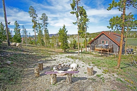 New Hot Tub, Firepit, Laundry, Big Front Deck with Great Views House in Rocky Mountain National Park
