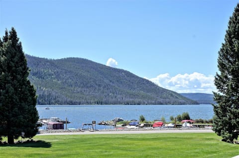 Wrap Around Deck, Firepit, Panoramic Views, Close to Downtown Grand Lake Apartment in Grand Lake