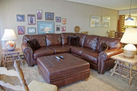 Wrap Around Deck, Firepit, Panoramic Views, Close to Downtown Grand Lake Apartment in Grand Lake