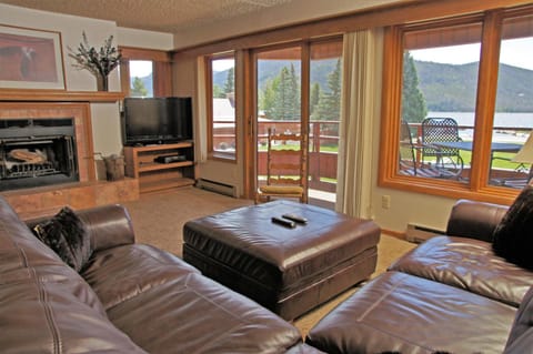 Wrap Around Deck, Firepit, Panoramic Views, Close to Downtown Grand Lake Apartment in Grand Lake