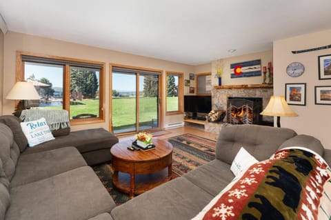 Lakefront Condo, Ground Floor, Ideal for Couples or Families Apartment in Grand Lake