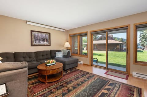 Lakefront Condo, Ground Floor, Ideal for Couples or Families Apartment in Grand Lake