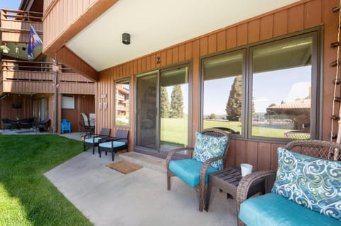 Lakefront Condo, Ground Floor, Ideal for Couples or Families Apartment in Grand Lake