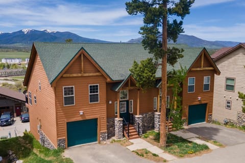 Private Garage, Washer and Dryer, Amazing Views of Byers Peak, Pet Friendly House in Fraser
