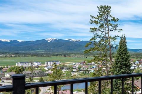 Private Garage, Washer and Dryer, Amazing Views of Byers Peak, Pet Friendly House in Fraser