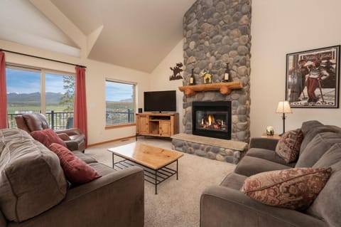 Private Garage, Washer and Dryer, Amazing Views of Byers Peak, Pet Friendly House in Fraser