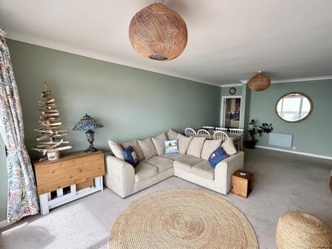 Stunning beach view apartment in Langland Apartment in Wales