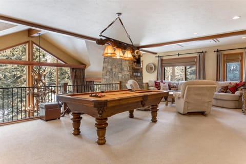 Outdoor Private Hot Tub, In Home Movie Theater, Luxurious Creekside Home House in Vail