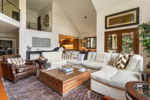 Pool, Private Hot Tub, Game Room, Luxury Home House in Edwards