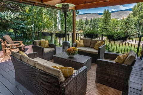 Pool, Private Hot Tub, Game Room, Luxury Home House in Edwards