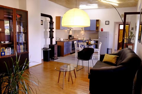 Kitchen or kitchenette, Living room