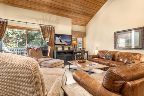 Outdoor Pool and Hot Tub, Steps From Hiking & Biking, On Call Shuttle Apartment in Avon