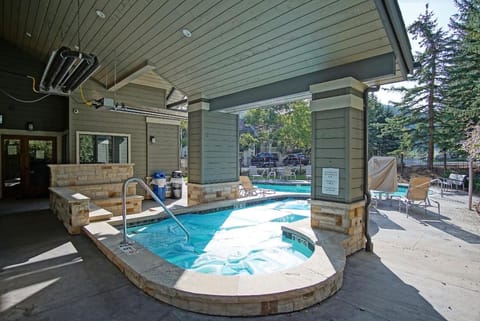 Outdoor Pool and Hot Tub, Steps From Hiking & Biking, On Call Shuttle Apartment in Avon