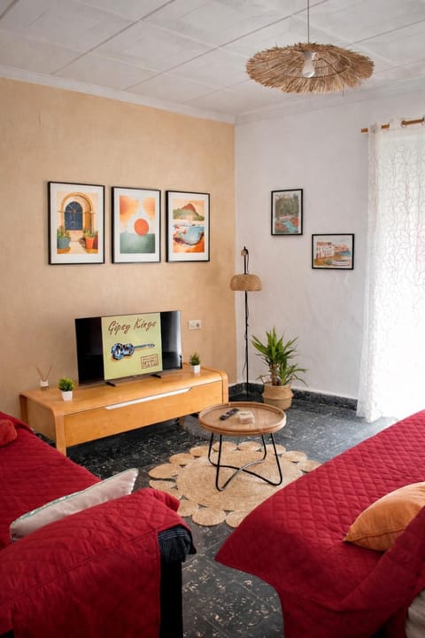 Communal lounge/ TV room, TV and multimedia, Living room, Seating area, Evening entertainment