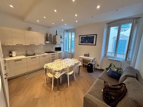 TV and multimedia, Kitchen or kitchenette, Seating area, Dining area